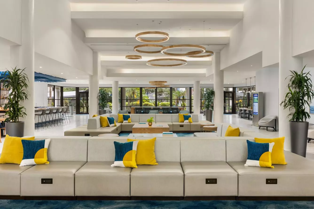 Luxury Resort Near Orlando Parks - Book Now!
