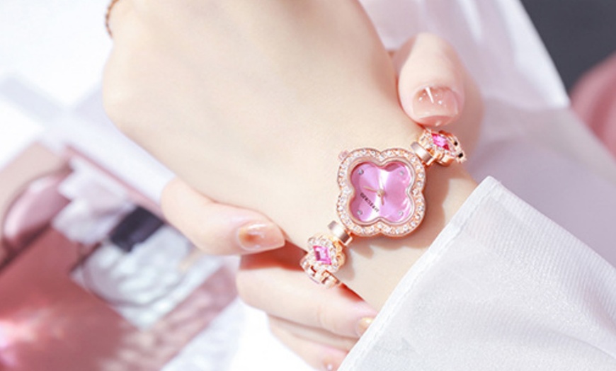 Image 6: Four-leaf Clover Bracelet Quartz Watch