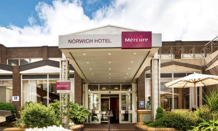 Image 3: Norwich: One Night Stay with Breakfast and Late Checkout