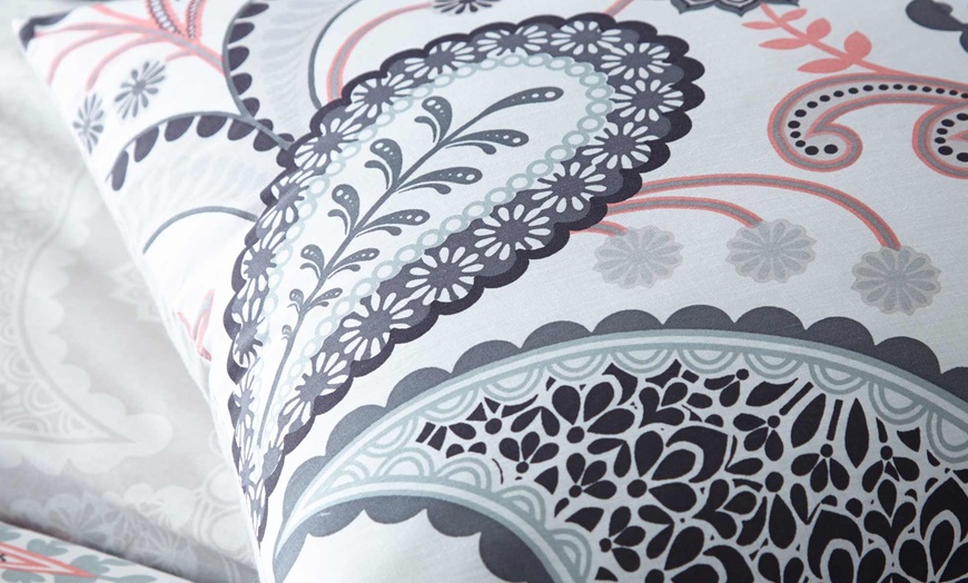 Image 14: Bold Paisley Duvet Cover Set