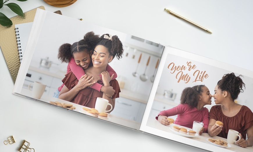 Image 2: Create personalized A5 or A4 Photobooks, up to 200 Pages