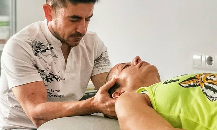 Image 4: Masaje relajante u osteopático de cuerpo entero, duración a elegir