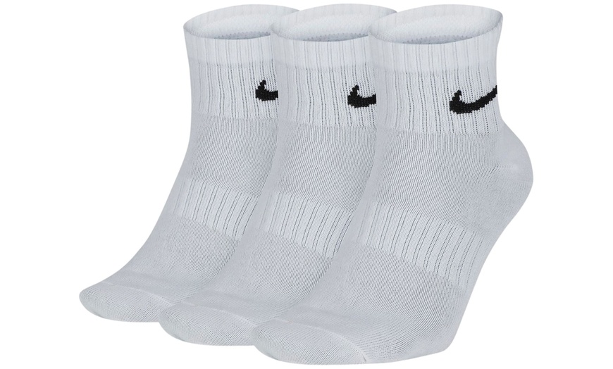 Image 5: Three Packs of Nike Everyday Cushioned Ankle Socks 