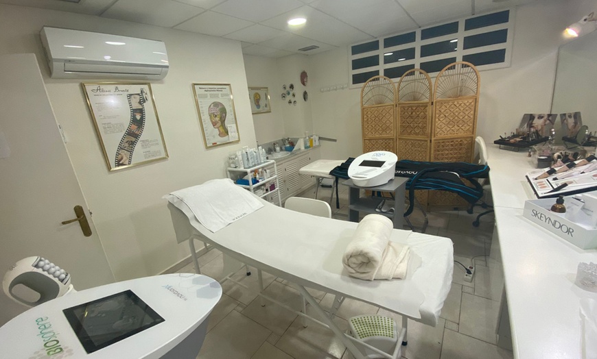 Image 3: Higiene facial con tratamientos a elegir en Centro de Estética Hiedra