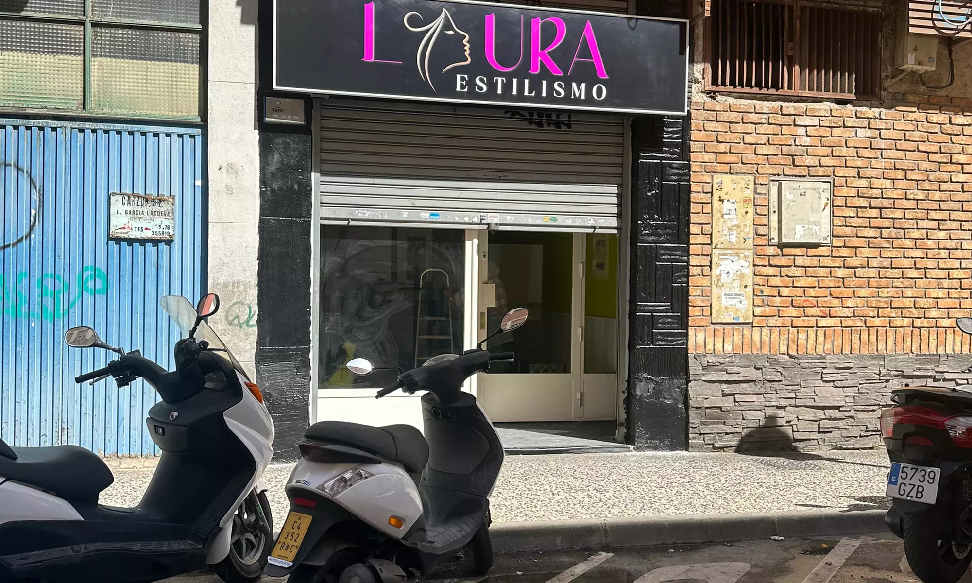 Sesión de peluquería con tinte y opción a mechas en Laura Estilismo