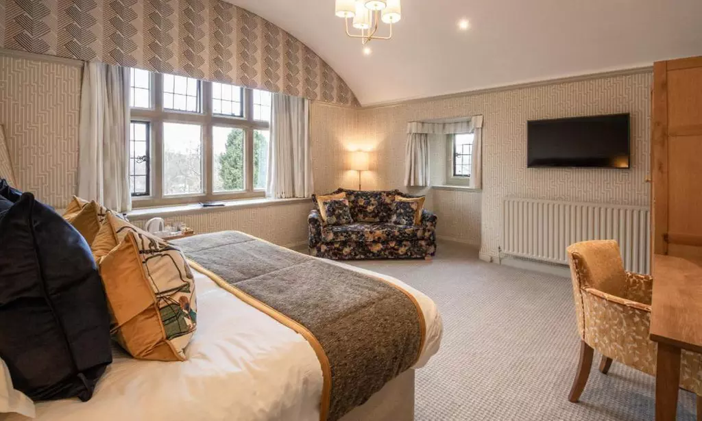 4* Lake District: Luxury Stay for 2 with Scenic Lake Cruise