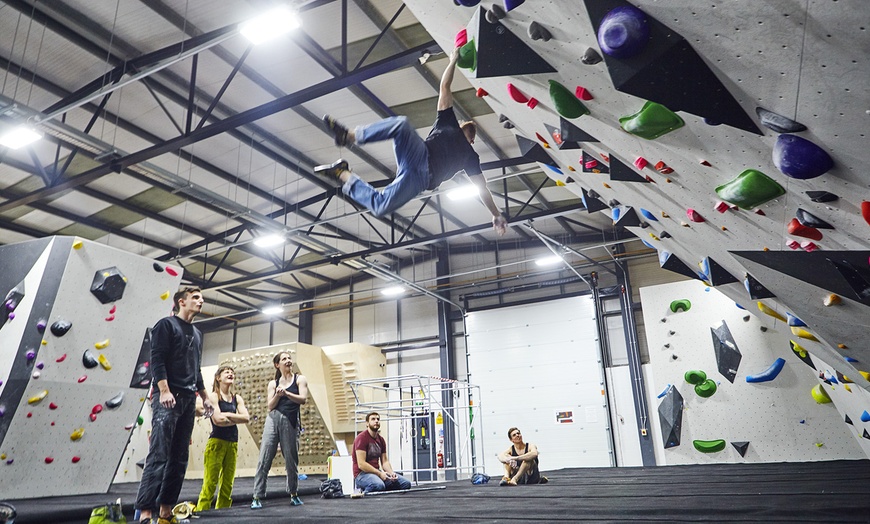 Image 6: Introduction to Bouldering