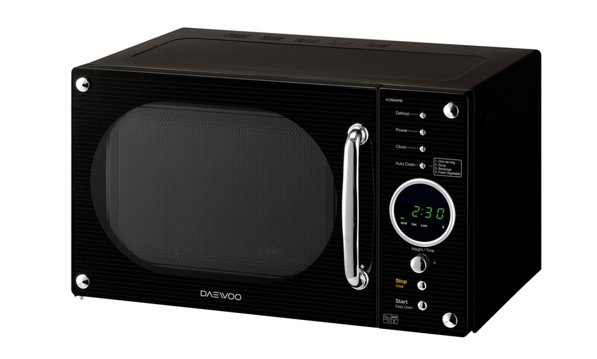 Image 11: Daewoo Retro-Style Microwave