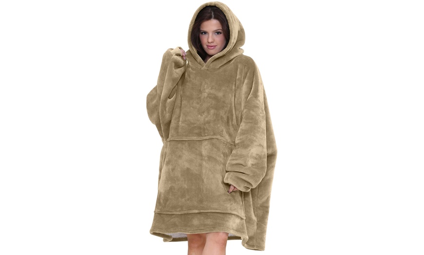 Image 7: Plain Front Pocket Oversize Hoodie Blanket