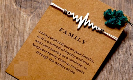 Fino a 3 bracciali con ciondolo disponibili in 3 modelli