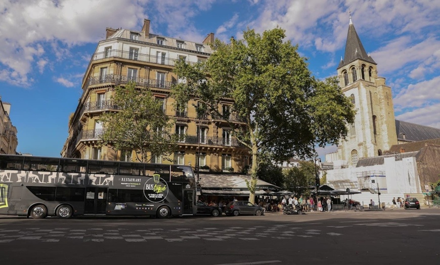 Image 10: Déjeuner ou dîner à bord du bus toqué Champs-Élysées ou St-Germain