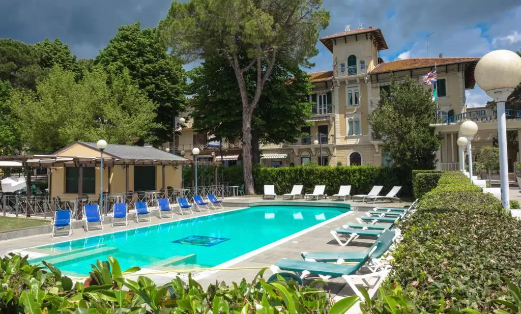 Lago Trasimeno 4*: camera doppia con colazione o mezza pensione