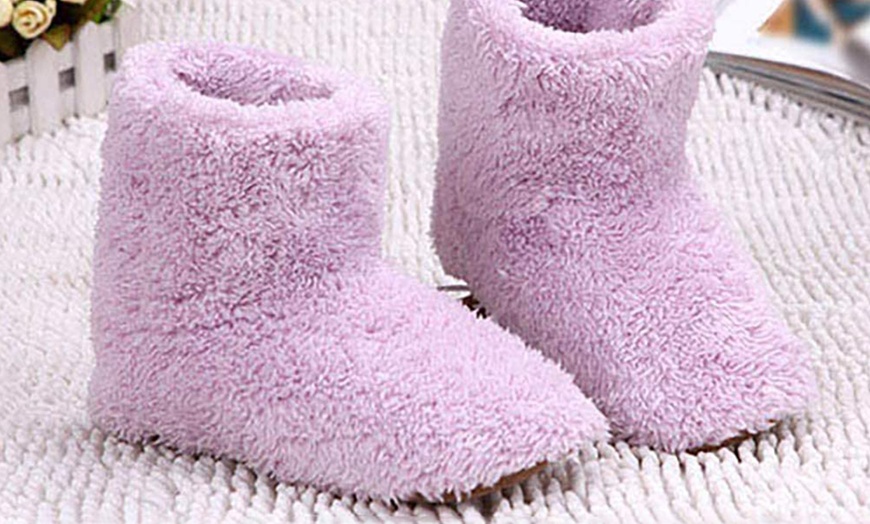 Image 4: Women's USB-Heated Boots Slipper