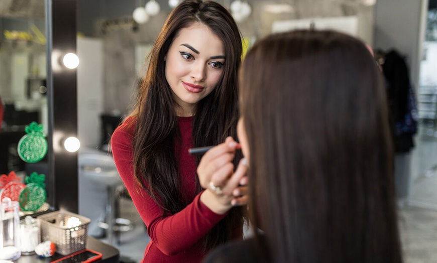 Image 3: Makeup Classes at Institute Of Beauty And Makeup