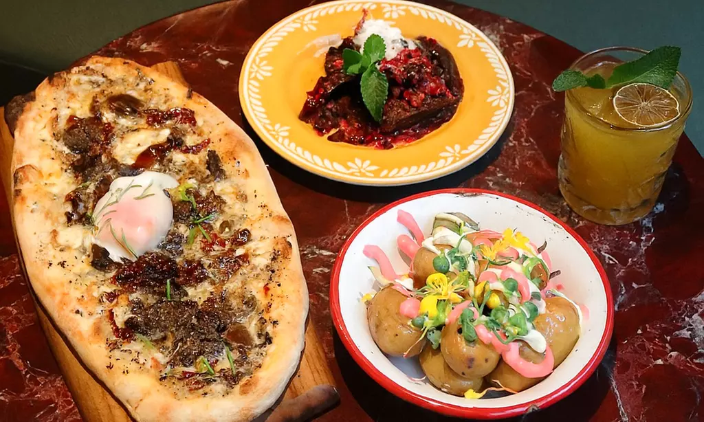 Menú vegetariano creativo en Superchulo para 2 o 4 con bebida y postre