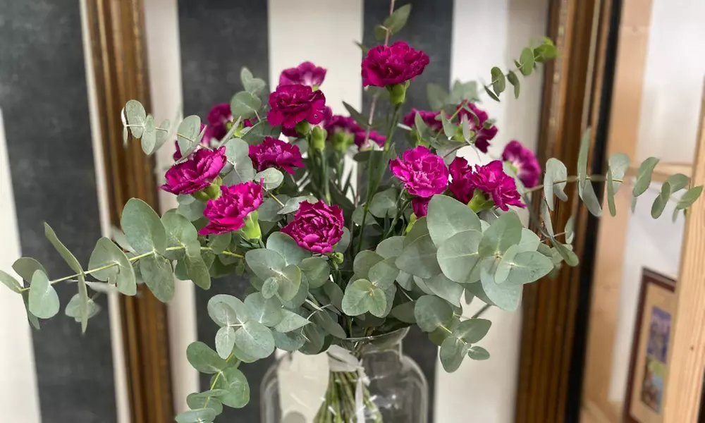 Ramos Luwanda: Especial San Valentín con Bombones y Flores Naturales