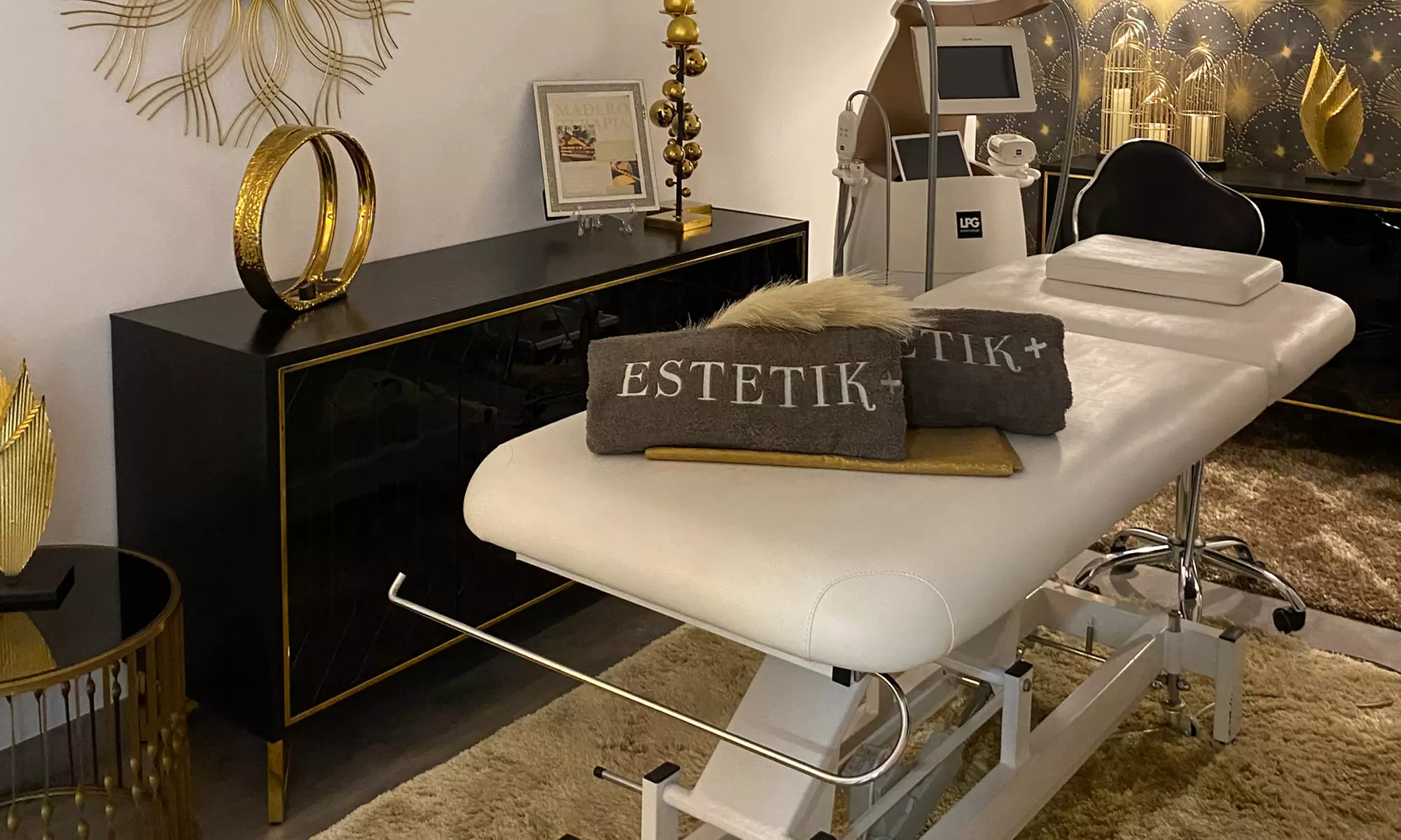 Consigue un rostro radiante en Clínica Estetik+