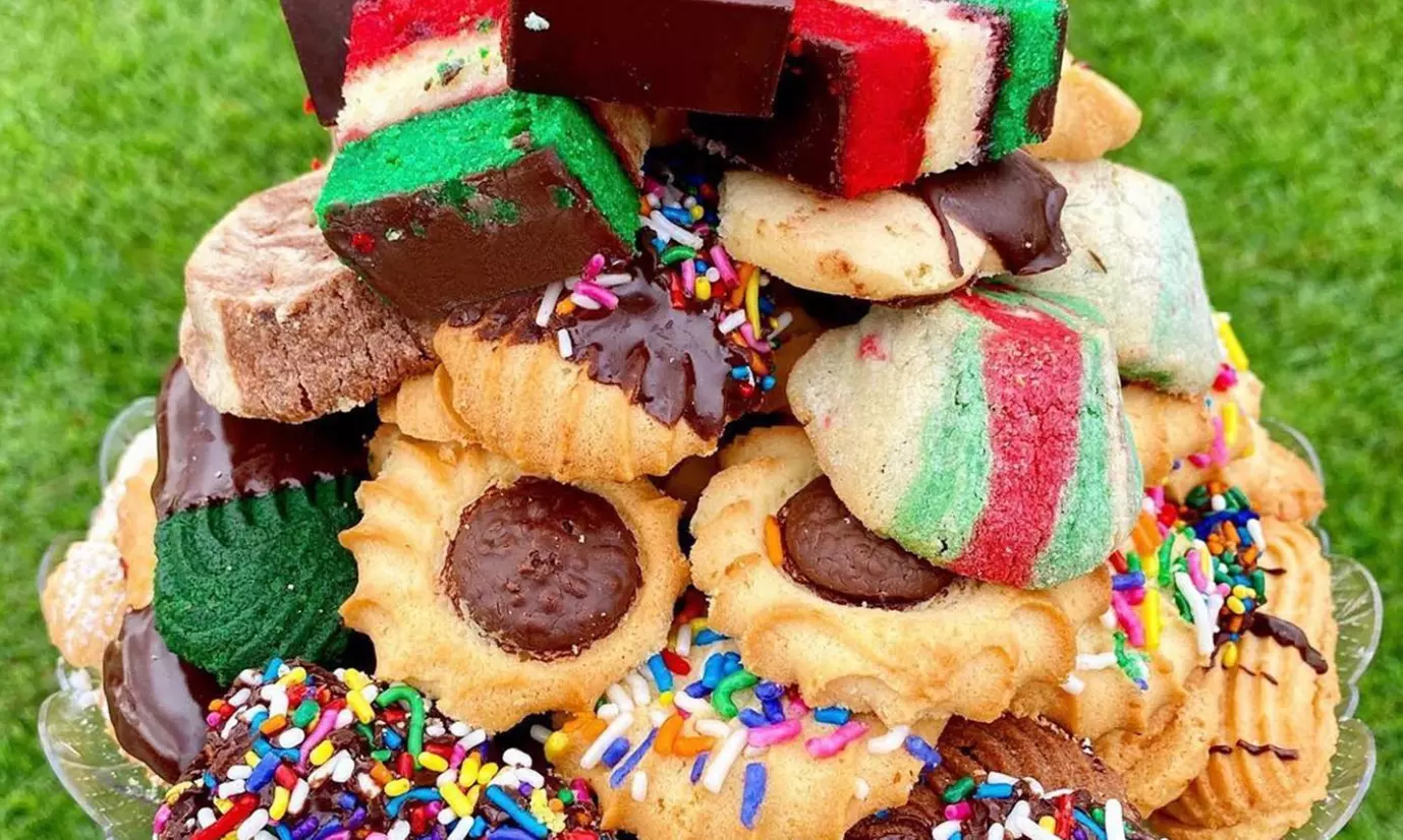 Enjoy Cake Pops, Cupcakes, Cookies & More Delicious Treats