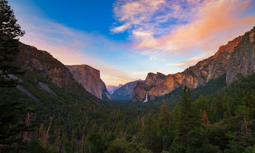 Image 1: ✈ Yosemite: 4-Day Adventure with Air & Hotel from Worldee