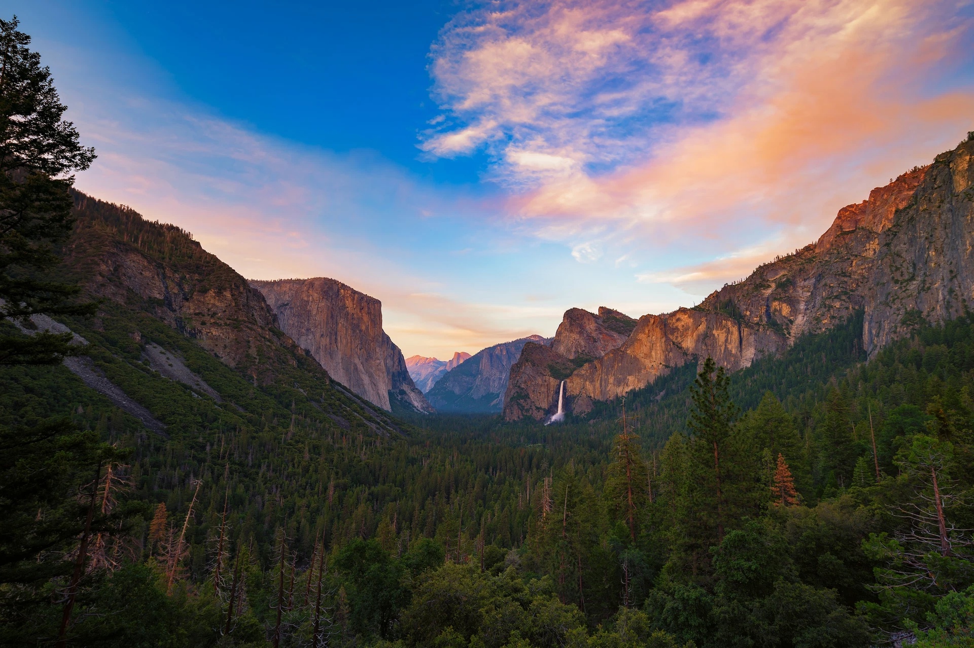 ✈ Yosemite: 4-Day Adventure with Air & Hotel from Worldee