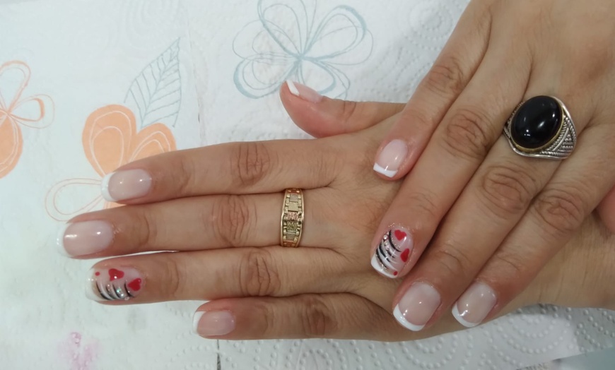 Image 2: Manicura, pedicura o manipedicura semipermanente 