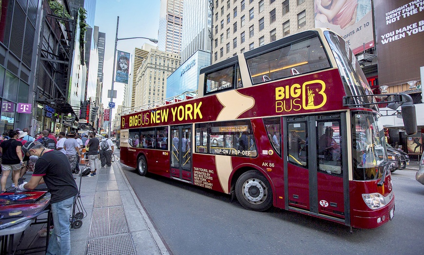 Image 1: New York Bus Tour for 2 or 3 days of your choice