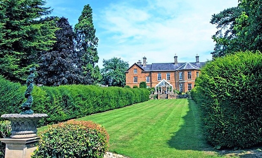 Image 9: Northamptonshire: One or Two Night 4* Stay with Breakfast