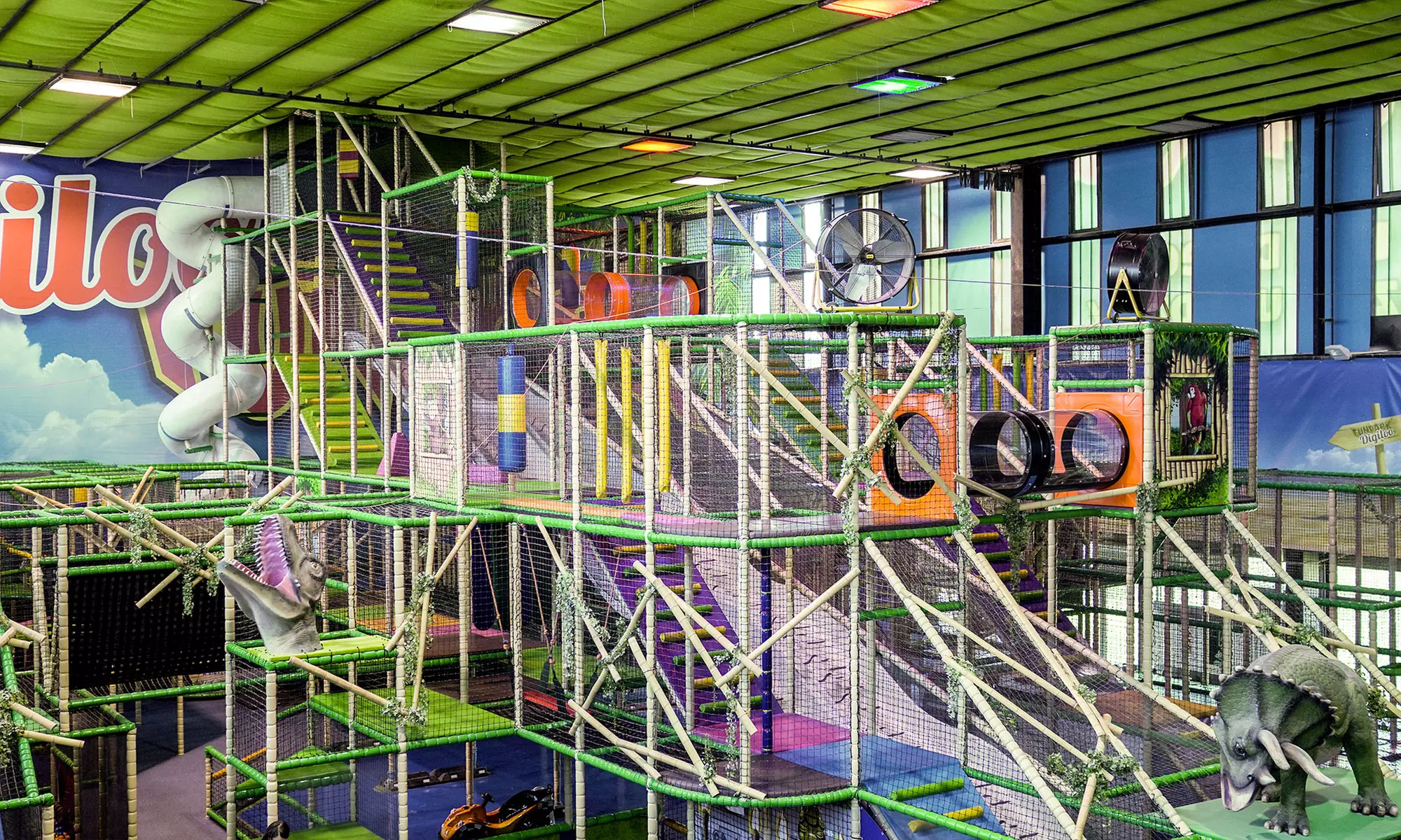 Różnorodne atrakcje dla dzieci w olbrzymiej sali zabaw Funpark Digiloo