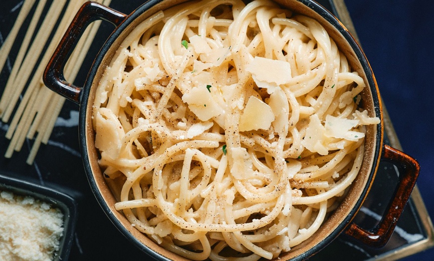 Image 6: Cuisine napolitaine de qualité au restaurant Lascampia