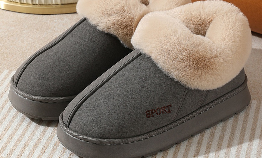 Image 17: Padded furry non-slip shoes