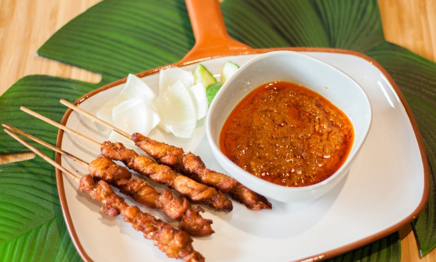 Image 2: Malaysian Meal with Wine for Two