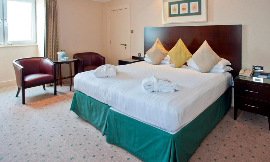 Image 6: Bournemouth: 4* Room Stay with Breakfast