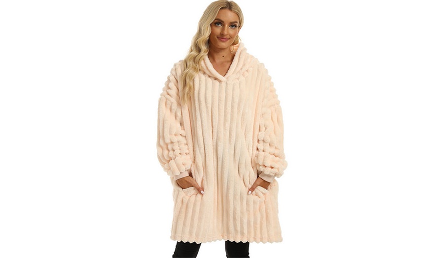 Image 2: Oversized Hoodie Blanket with Pockets 