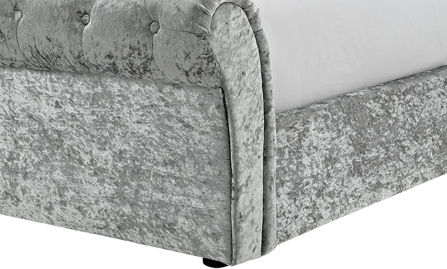 Image 8: Crushed Velvet Storage Bed