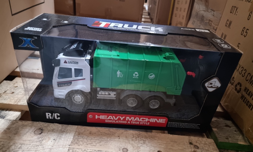 Image 6: Remote Control Garbage Truck Vehicle Set