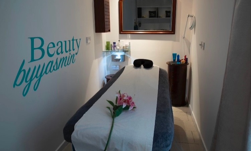 Image 2: 60-Minute Massage and Facial Beauty Package at Beauty By Yasmin