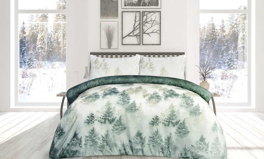 Image 9: Super Soft Reversible Misty Forest Duvet Set 