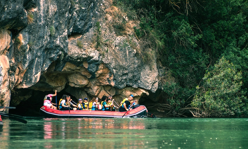 Image 10: Rafting turístico por el río Segura en el cañón de Almadenes 
