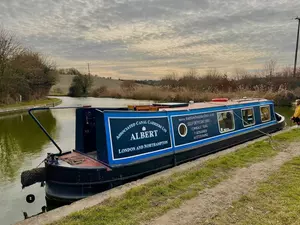 Unforgettable Memories: Luxury One Day Narrowboat Hire for Up to Ten People on The Grand Union Canal (41% Off) 
