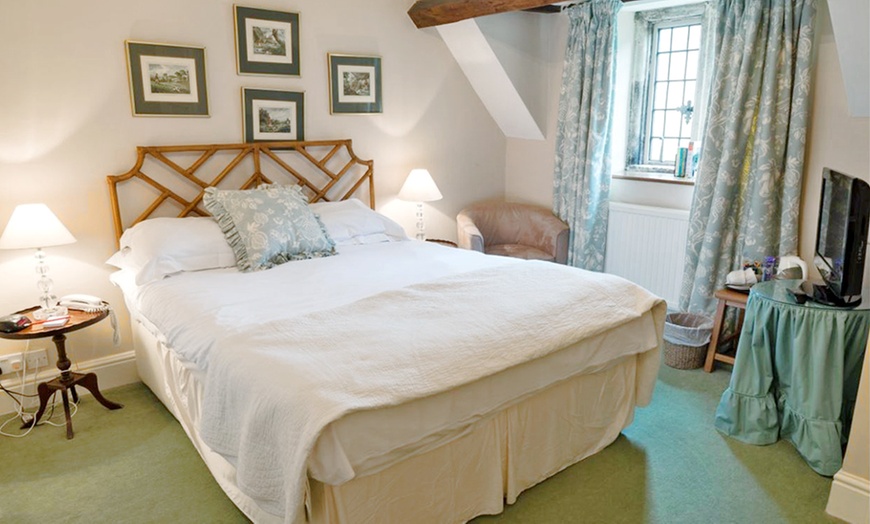 Image 2: Wiltshire: 1- or 2-Night 4* Stay with Breakfast