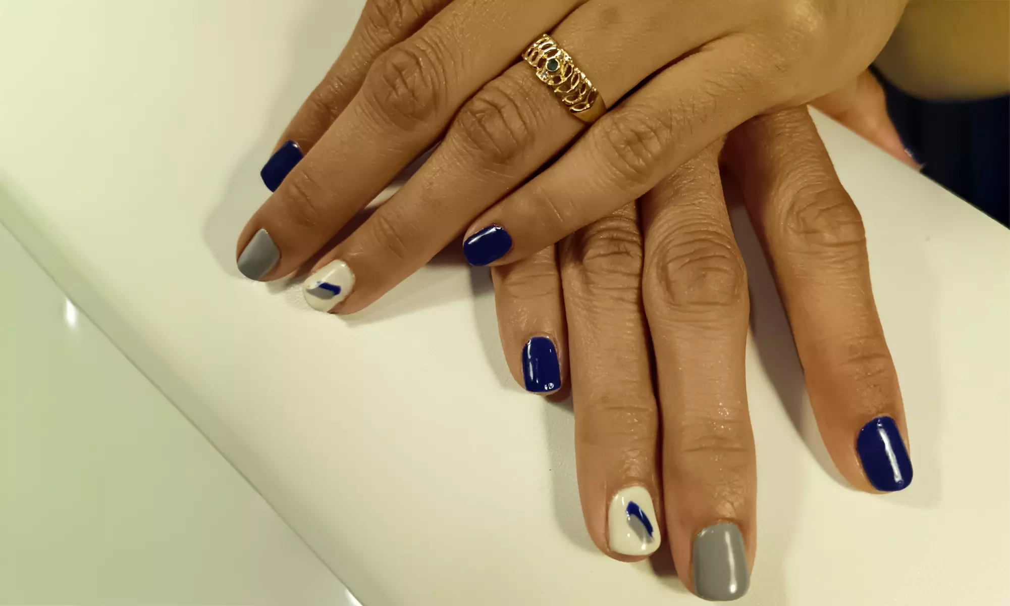 Manicura clásica con esmaltado normal o semipermanente