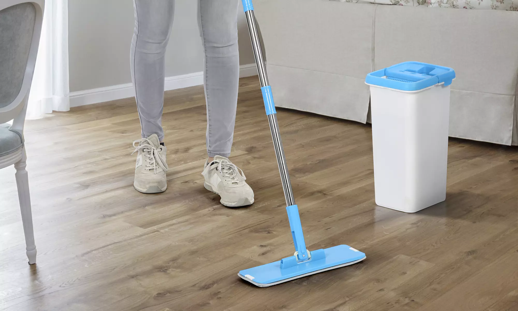 Balai essoreur avec 2, 5 ou 8 recharges microfibres et seau de nettoyage de la marque IDOMYA - Primary Image