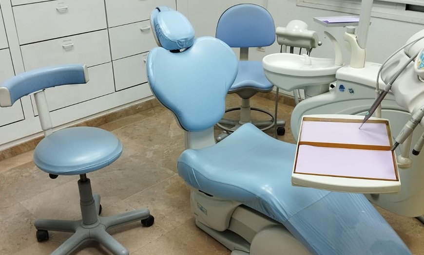 Image 4: Limpieza bucal con opción a blanqueamiento en Clínica Dental Tomares