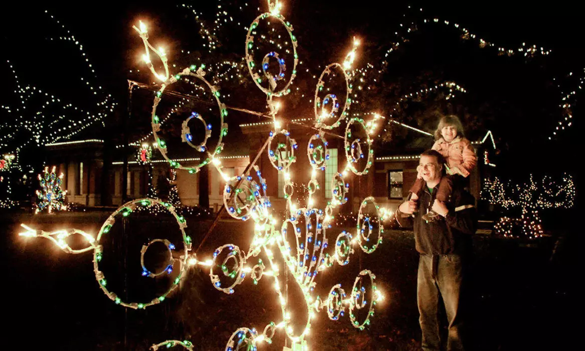 Save on Admission to Bronx Zoo’s Holiday Lights Spectacular!