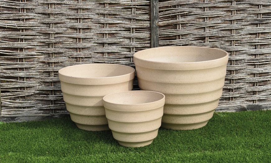 Image 2: Three-Piece Pebble Planters Set