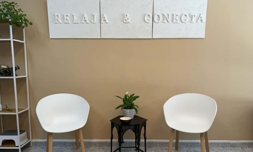 Image 3: Masaje relajante, de descarga, craneosacral y con ventosas
