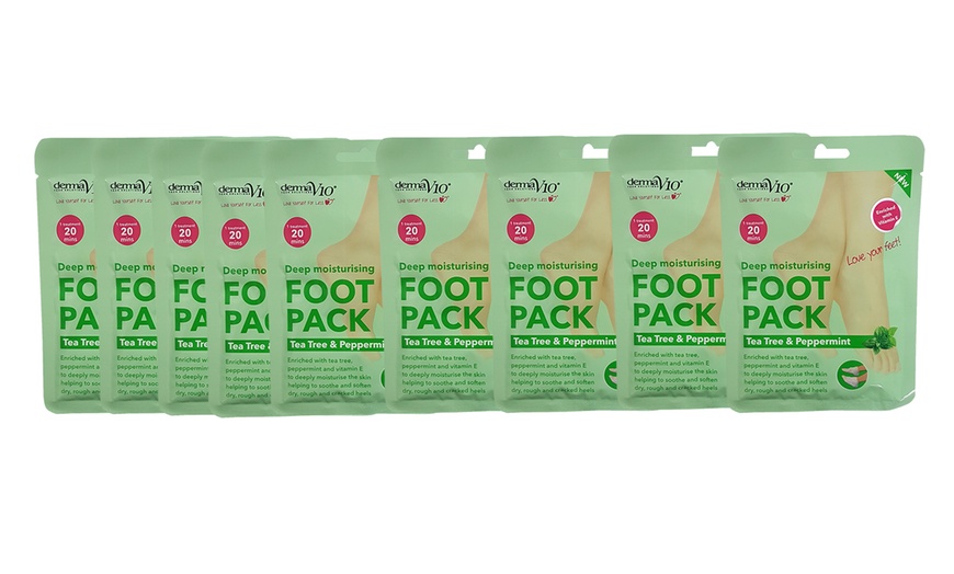 Image 17: Up to Nine Derma V10 Moisturising Foot Packs