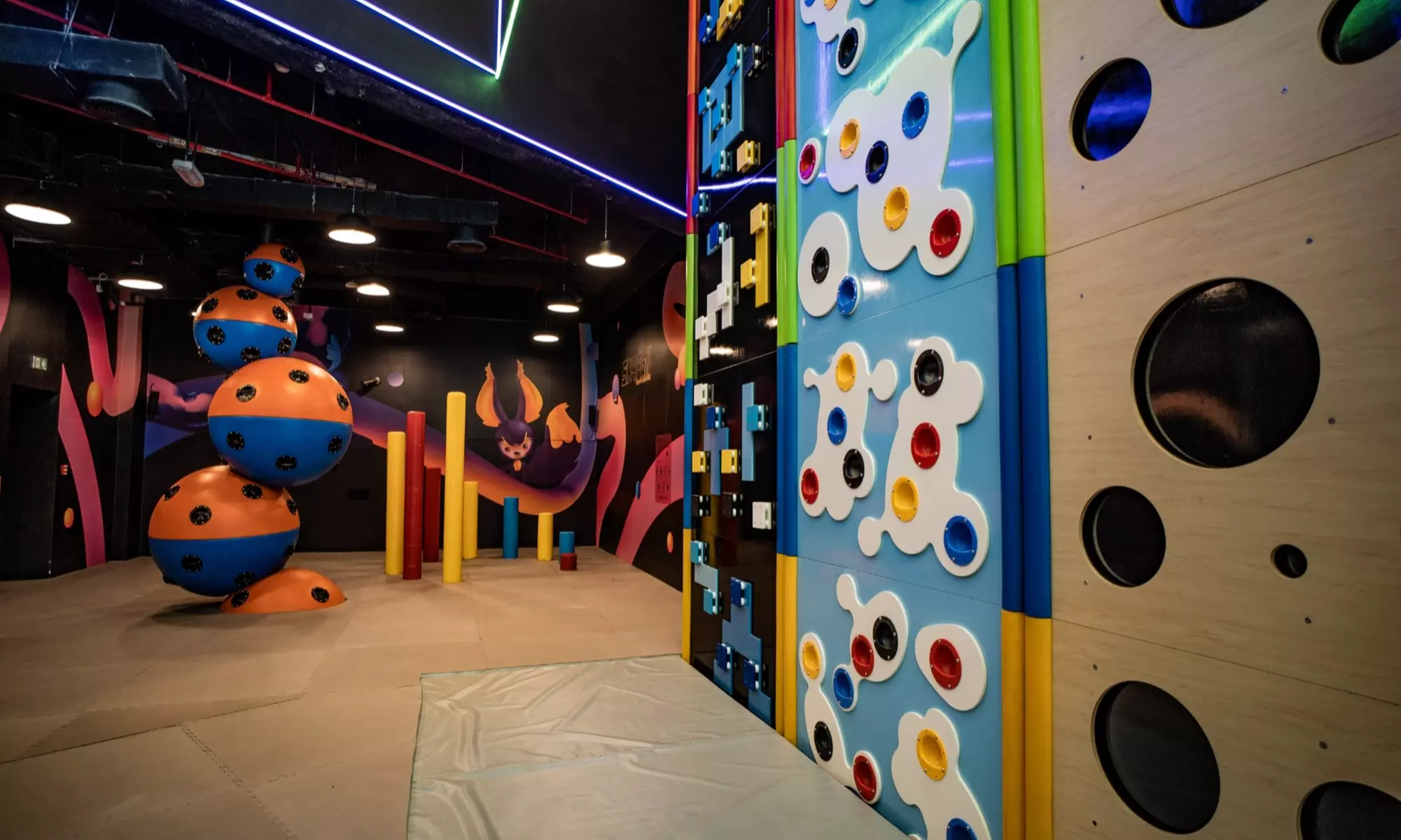 Trampoline Park Experience for 1,2 or 4 Juniors on Weekend or Weekdays