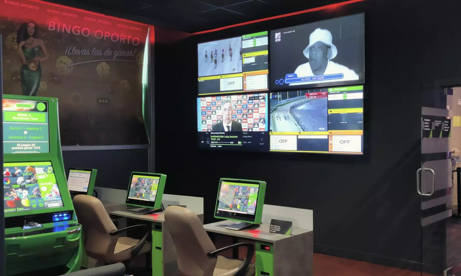 Cena en sala de bingo