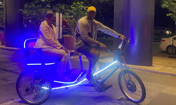 60 or 120-Min Pedicab Mural, Landmark or Hidden Gems Tour for Up to 4